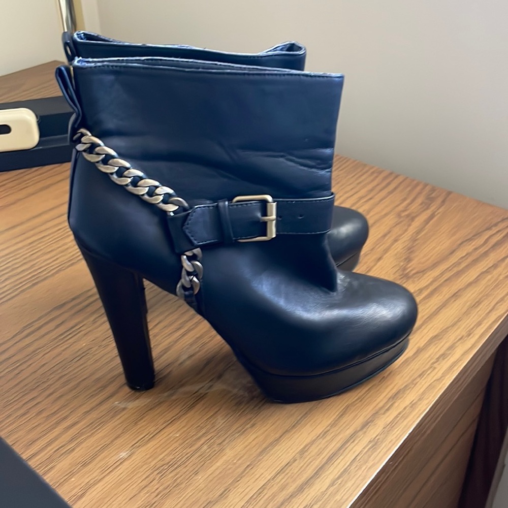 PLATFORM BlACK BOOTIES